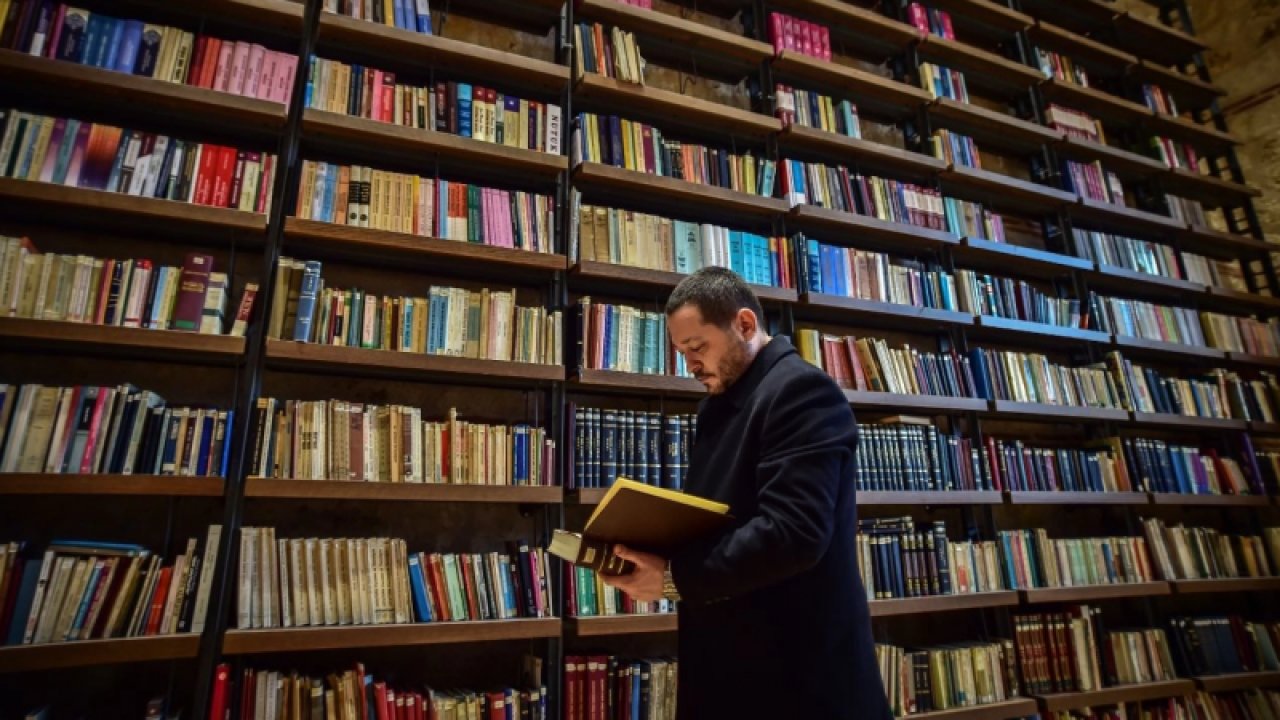 MKS Kağıt Yönetim Kurulu Başkanı Maks Gerşon, Rami Kütüphanesi'ne kitap bağışında bulundu