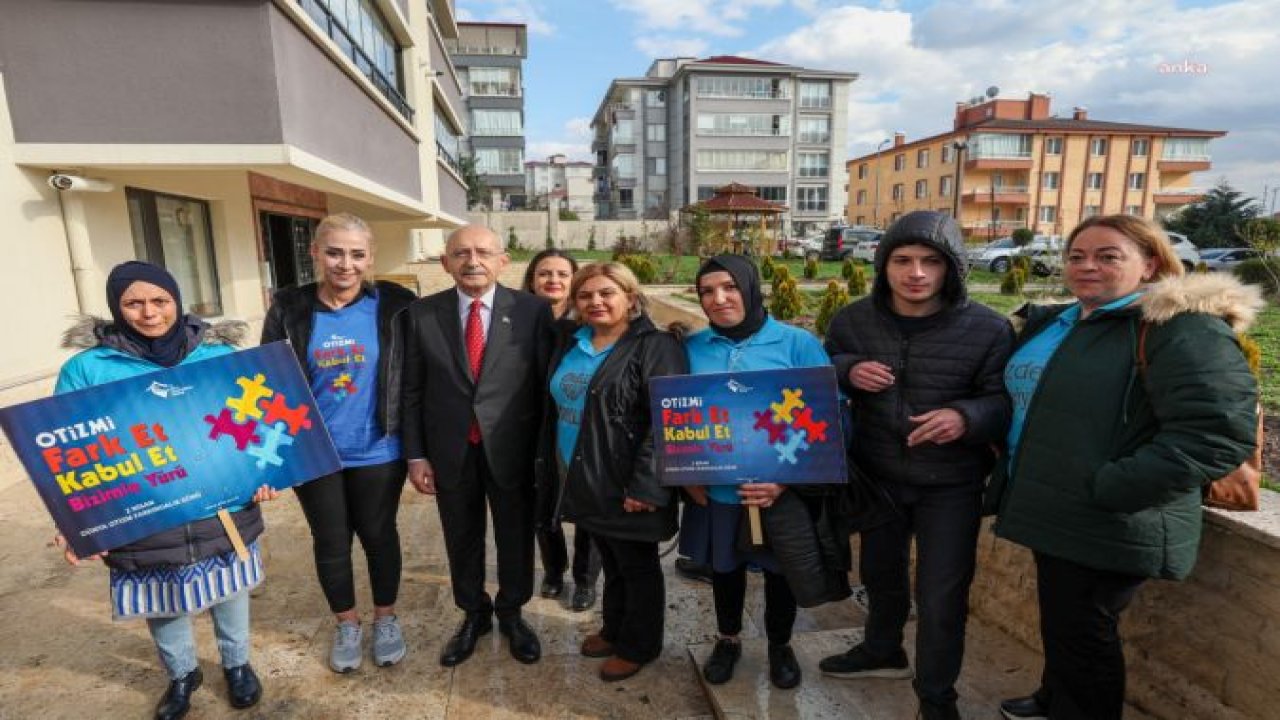 KILIÇDAROĞLU’NA DERT YANAN OTİZMLİ ÇOCUK ANNESİ: “BİZİM ÇOCUKLARIMIZ OKULLARA KABUL EDİLMİYOR. 500 BİN TANE OKULLU OTİZMLİ BİREY VAR. 44 BİNİ OKULA GİDİYOR. 500 BİNİN GERİSİ NEREDE”