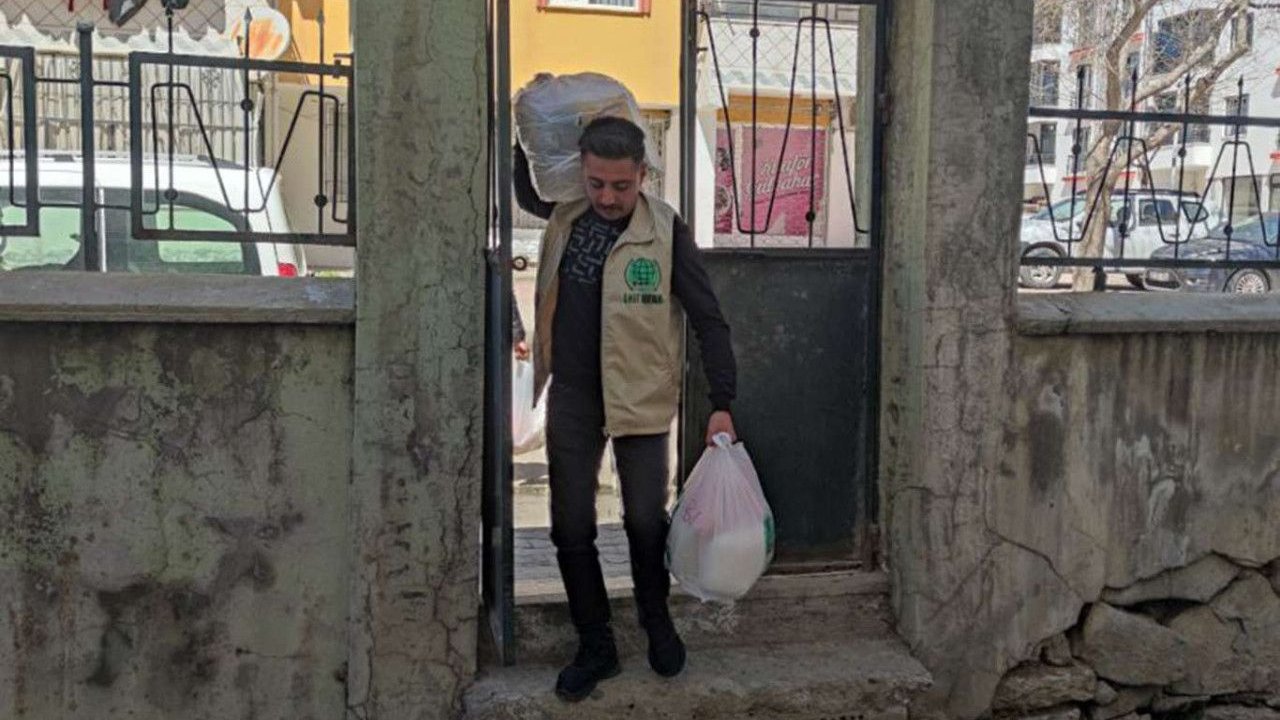 Elâzığ Umut Kervanı Ramazan`da bin aileye yardımda bulundu