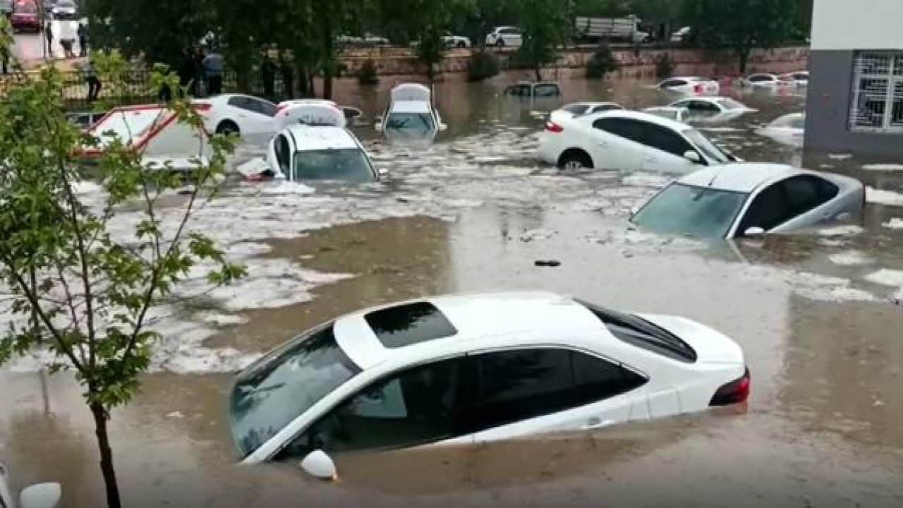 Son dakika! Adıyaman'da sel felaketi! Biranda yağmur bastırdı! Onlarca araç sular altında...