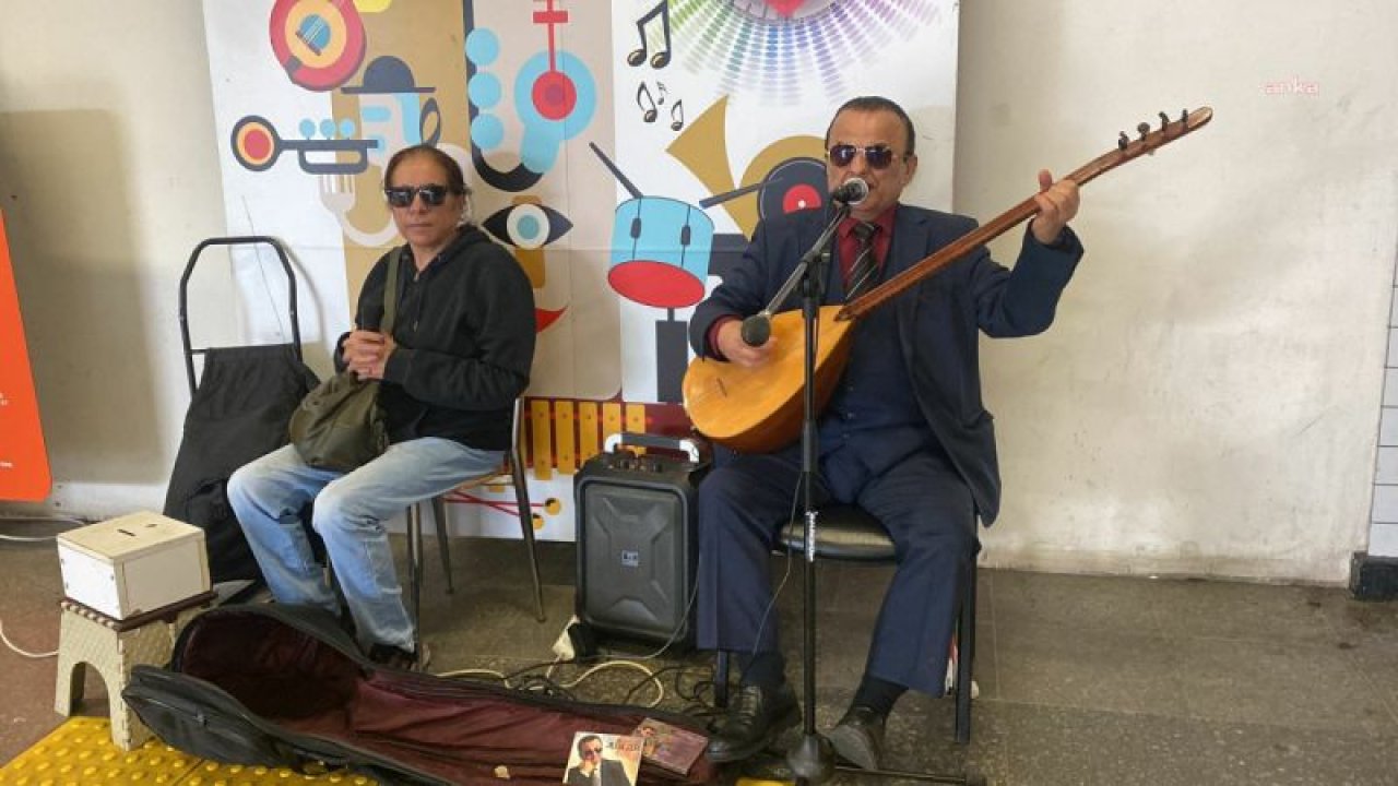 GÖRME ENGELLİ HALK OZANI'NDAN MİLLET İTTİFAKI'NA TÜRKÜ: "DEMOKRASİ GELİR YEAKINDA, SİSTEM DEĞİŞİR YAKINDA, OYLAR KILIÇDAROĞLU'NA"