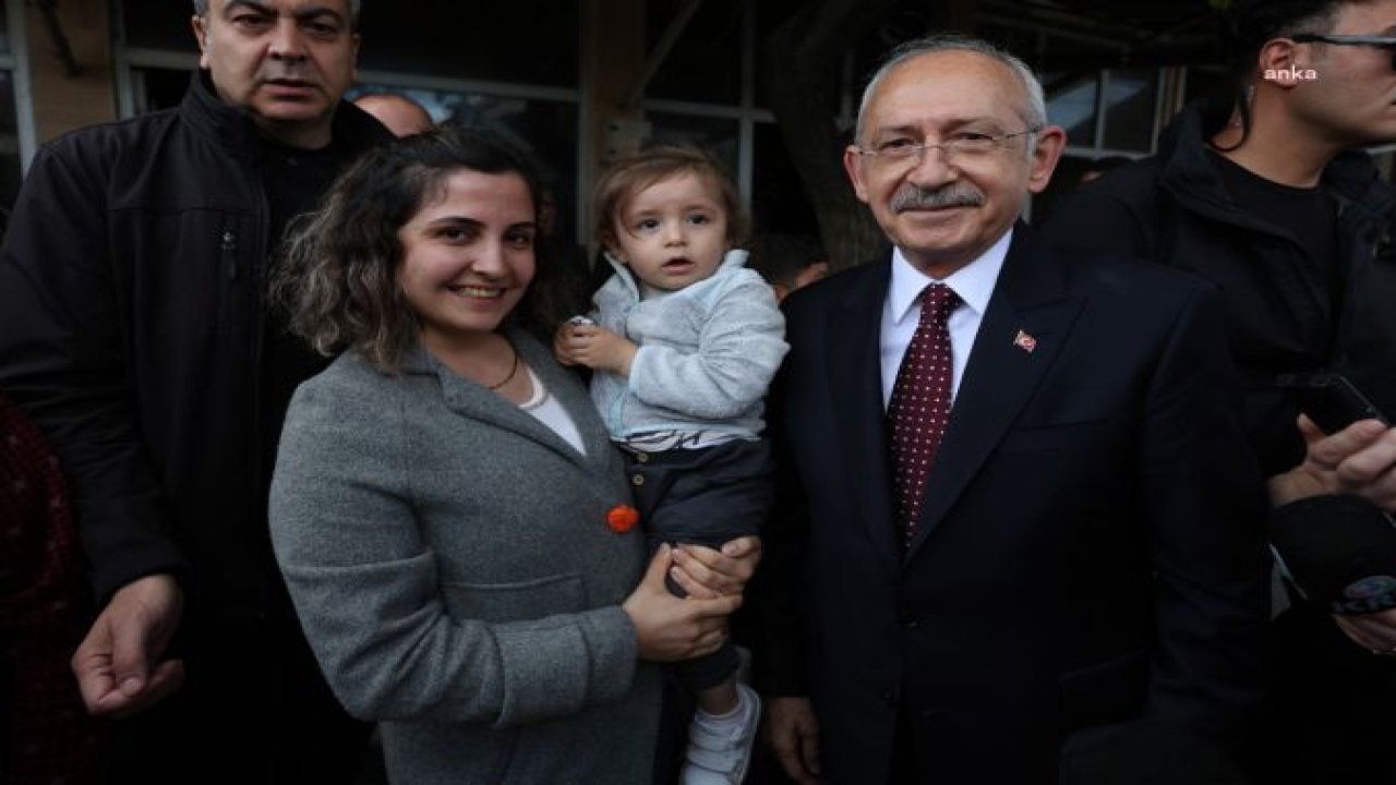 KEMAL KILIÇDAROĞLU, ADIYAMAN'IN BESNİ İLÇESİNDEKİ BİR KAHVEHANEDE YURTTAŞLARLA ÇAY İÇİP SOHBET ETTİ