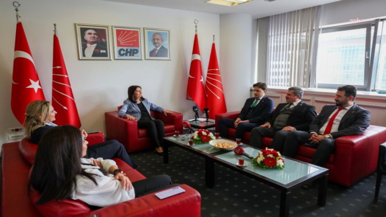 PARTİLERDEN CHP'YE BAYRAM ZİYARETİ... LALE KARABIYIK: "UNUTMASINLAR Kİ BU PROVOKASYON YAPTIRILAN KİŞİLERİ DE BİZ KUCAKLIYORUZ, ONLARIN DA SORUNLARA TALİBİZ"