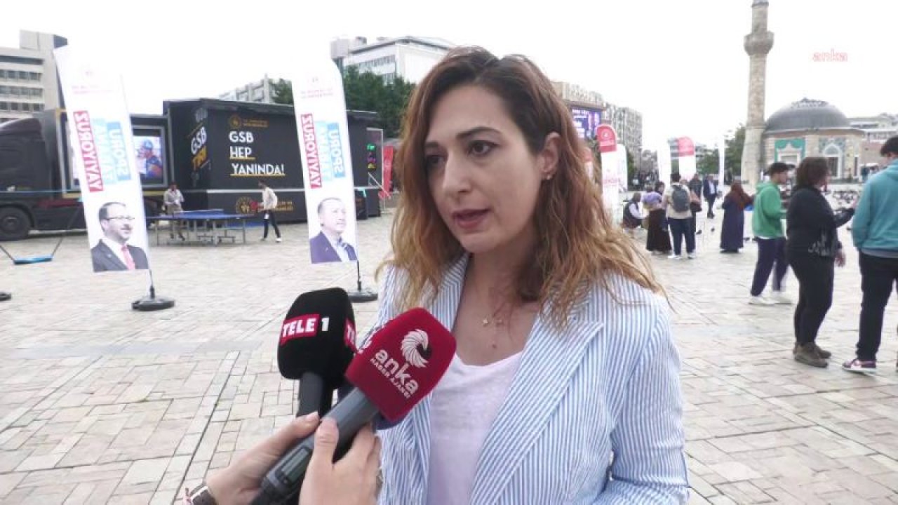 İZMİR’DE, GENÇLİK VE SPOR BAKANLIĞI’NIN TANITIM TIR’INA TEPKİ: “PARAVAN GİBİ KULLANILARAK ARKADA BİR SEÇİM PROPAGANDASI YAPILDIĞI ÇOK AÇIK”