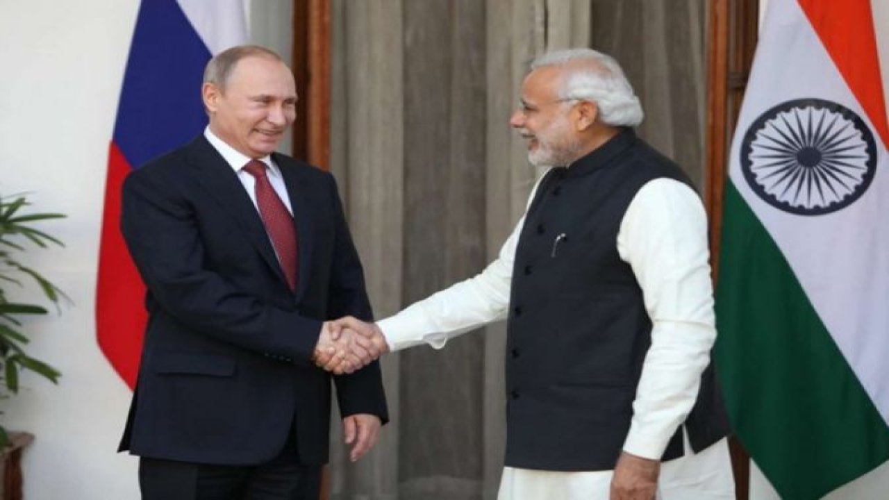 Putin ve Hindistan Başbakanı Modi görüştü