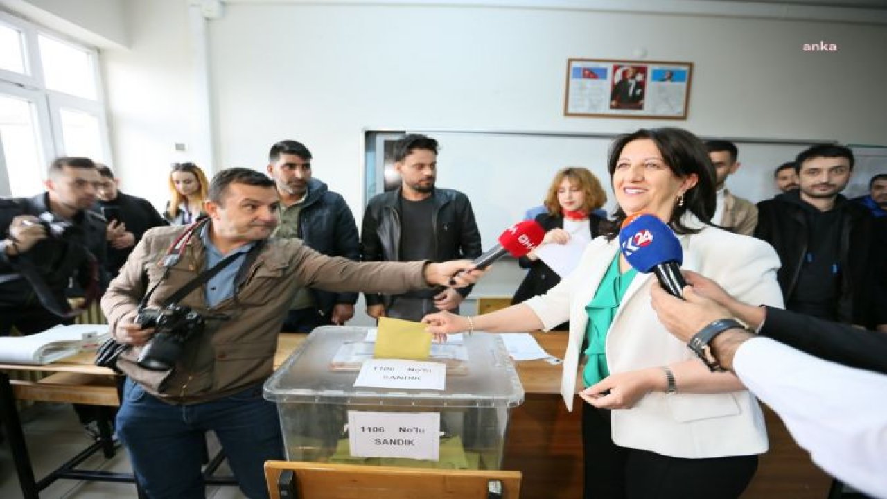 PERVİN BULDAN OYUNU VAN'DA KULLANDI: “82 MİLYON SEÇMENİN UMUDU VAR, BUGÜNKÜ SEÇİMLERDEN”