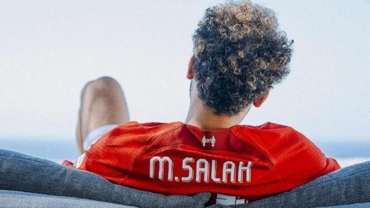Marifetli futbolcu Salah, Liverpool'da kaldı! 2025'e kadar kontrat imzaladı!