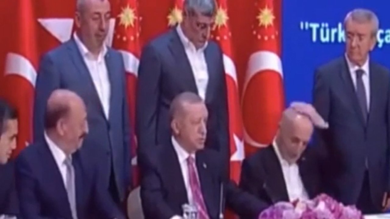 Asgari ücret açıklamasının ardından mikrofonlar açık kaldı! Cumhurbaşkanı Erdoğan ve Ergün Atalay'ın konuşması ifşa oldu