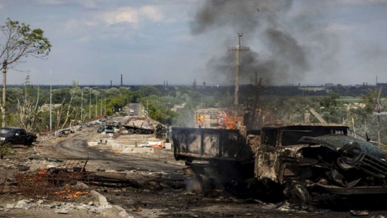 Ukrayna'nın doğudaki son şehri Lısıçansk yoğun Rus bombardımanı altında