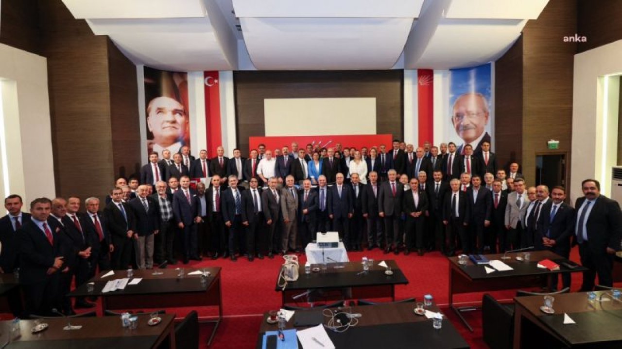 CHP’NİN 81 İL BAŞKANINDAN ORTAK AÇIKLAMA: “KİŞİ BAZLI KURTARICI SÖYLEMİNDEN KAYNAKLANAN, YAPISAL EKSİKLİKLERİ İÇERMEYEN DEĞİŞİM TALEPLERİNİN SAĞLIKLI BİR SONUÇ DOĞURMAYACAĞI ORTADADIR”