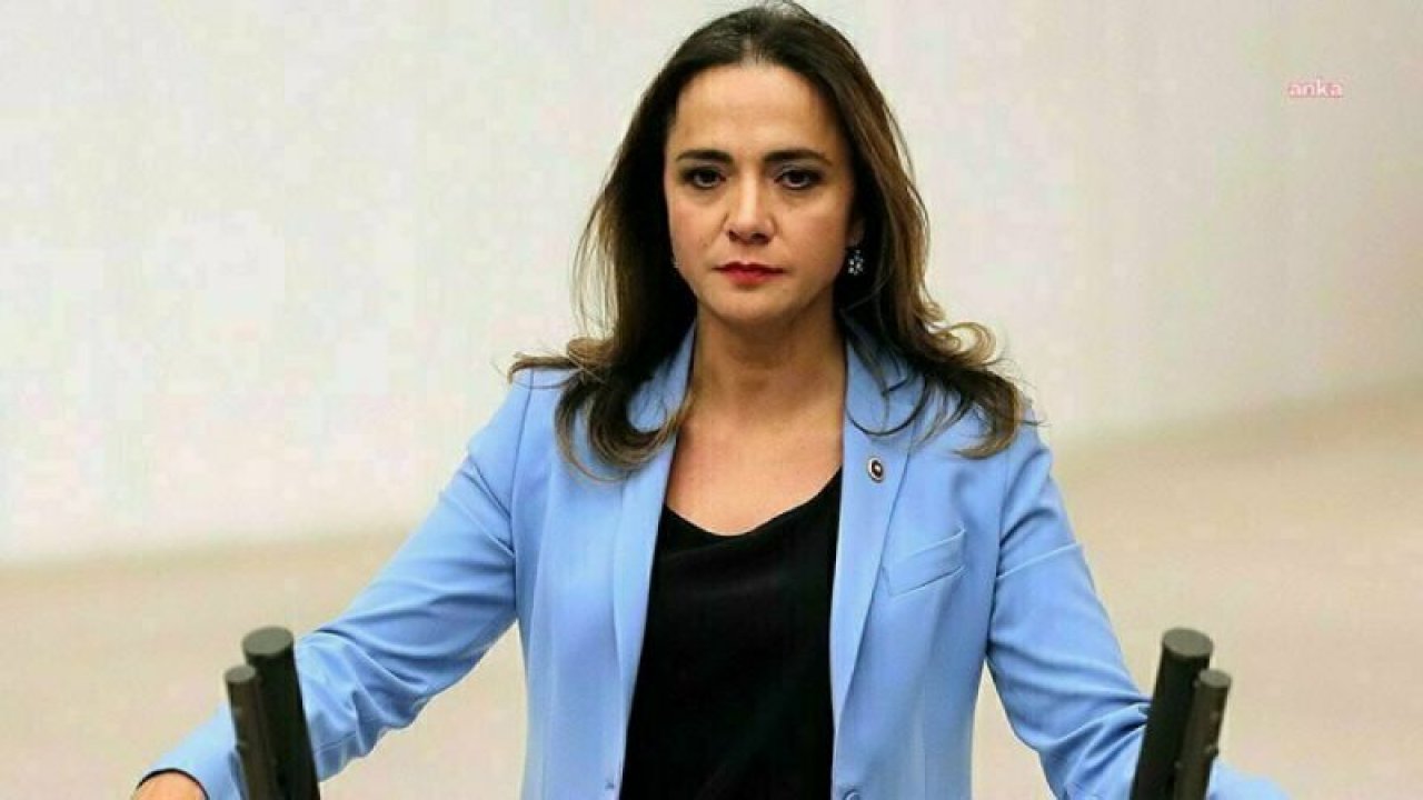 GAMZE AKKUŞ İLGEZDİ: “MELİKE ŞAHİN VE MABEL MATİZ’İN ARDINDAN HÜSEYİN TURAN' KONSERİNİN DE İPTAL EDİLMESİ TÜRKİYE’NİN SON DERECE KARANLIK BİR YOL SÜRÜKLENDİĞİNİN GÖSTERGESİDİR”