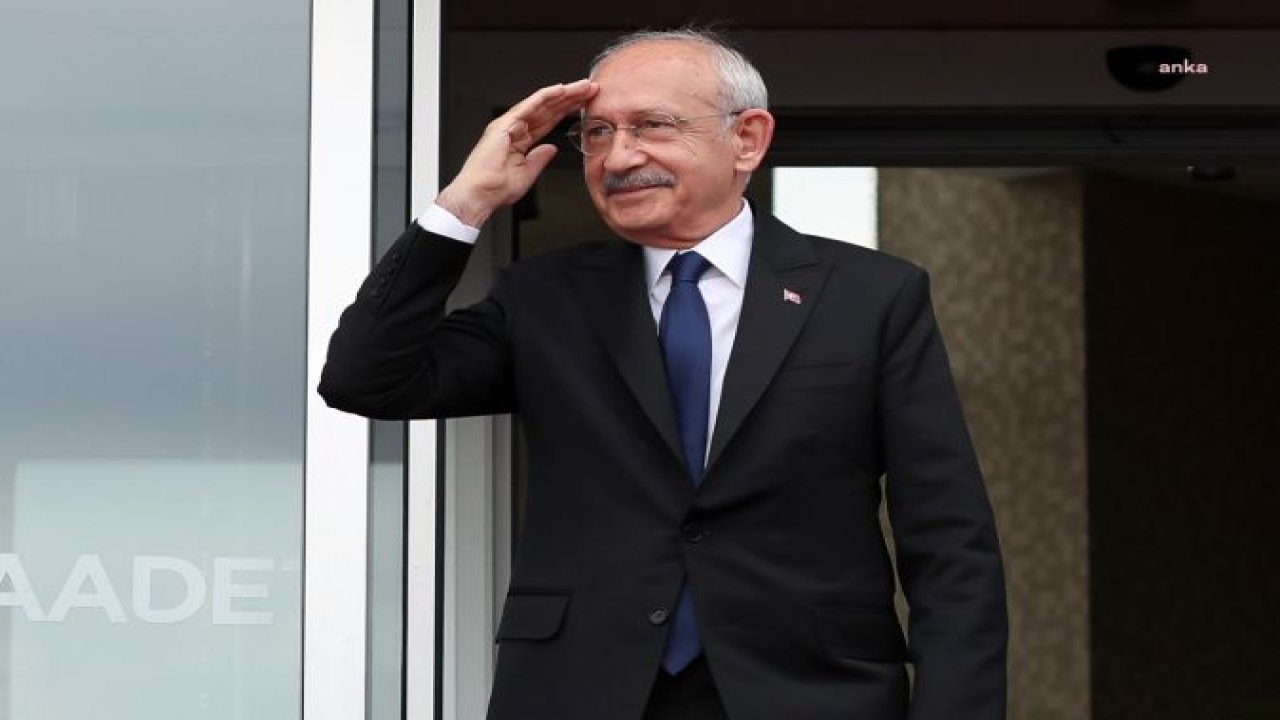 KILIÇDAROĞLU'NDAN ZAFER BAYRAMI MESAJI: “BÜYÜK İMKANSIZLIKLARA RAĞMEN VERİLEN BU KUTLU MÜCADELE, BUGÜNÜMÜZE DE IŞIK TUTMAKTADIR”