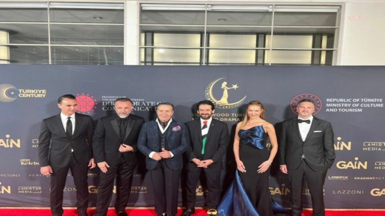 KÜLTÜR VE TURİZM BAKAN YARDIMCISI MUMCU, LOS ANGELES’TAKİ “HOLLYWOOD TÜRK FİLM VE DRAMA GÜNLERİ” ETKİNLİĞİNE FİLİSTİN BAYRAĞI RENKLERİNİ TAŞIYAN KRAVATLA KATILDI