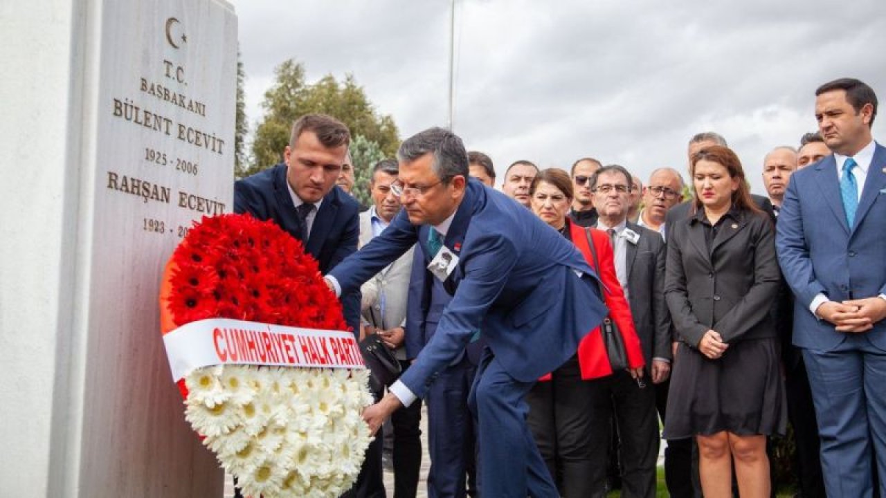 ÖZGÜR ÖZEL: “3'ÜNCÜ GENEL BAŞKANIMIZ SAYIN BÜLENT ECEVİT'İ VEFAT YIL DÖNÜMÜNDE MEZARI BAŞINDA İL BAŞKANLARIMIZ, MİLLETVEKİLLERİMİZLE BİRLİKTE ANDIK”