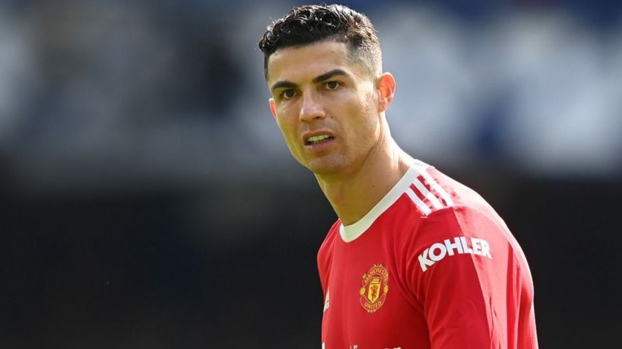 Manchester United'tan ayrılacak Ronaldo için bomba transfer iddiası! Ezeli rakibe gidiyor
