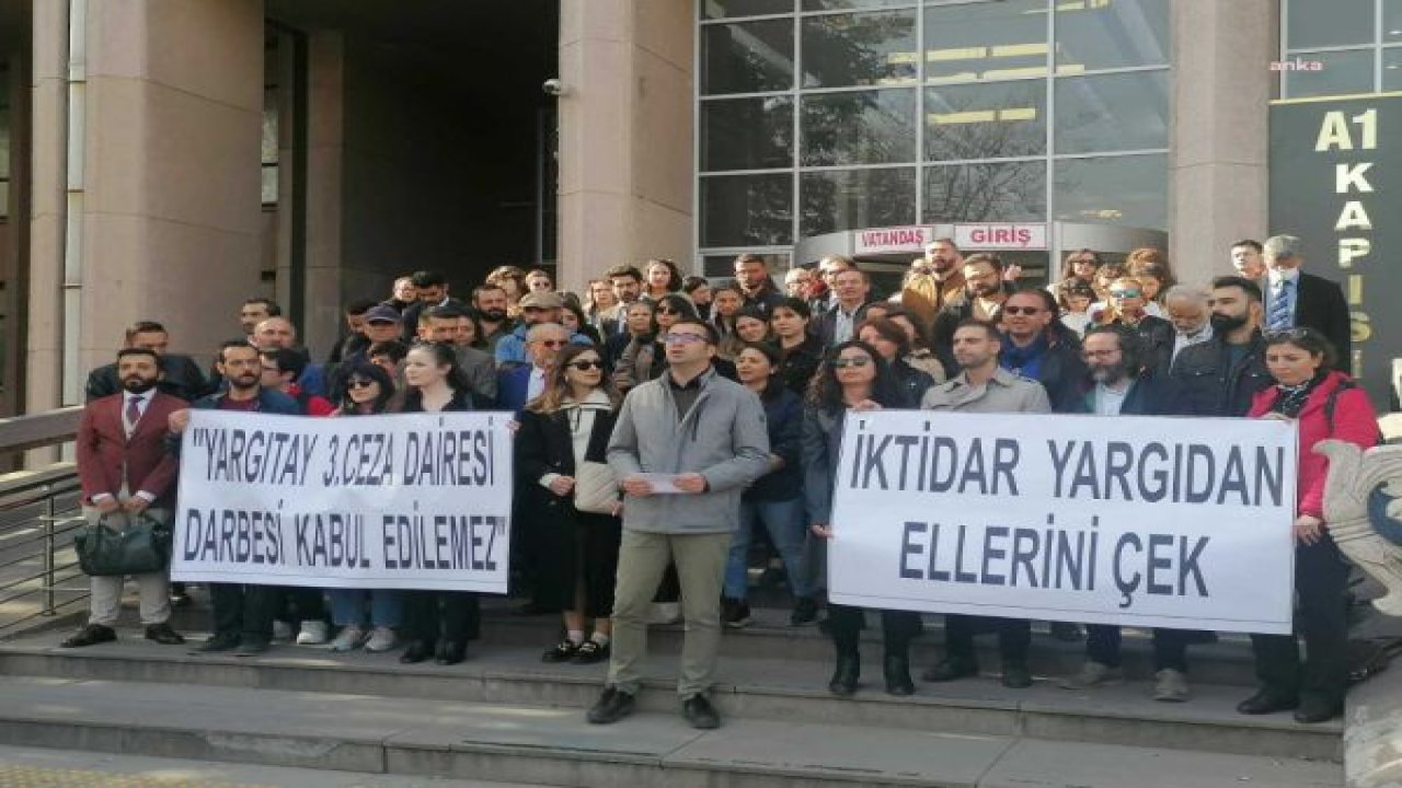 ANKARA’DA AVUKATLAR, YARGITAY 3. CEZA DAİRESİ’NİN AYM ÜYELERİ HAKKINDA SUÇ DUYURUSUNDA BULUNMASINI PROTESTO ETTİ: “BU MESELE, CAN ATALAY MESELESİ OLMAKTAN ÇOKTAN ÇIKMIŞTIR. YAŞADIKLARIMIZ ANAYASAL BİR KRİZDİR”