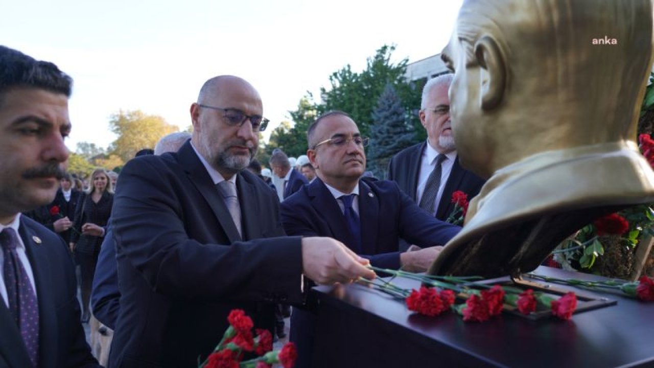 ATATÜRK, ÖLÜMÜNÜN 85. YILDÖNÜMÜNDE, İBB SARAÇHANE BİNASININ ÖNÜNDE DÜZENLENEN TÖRENLE ANILDI