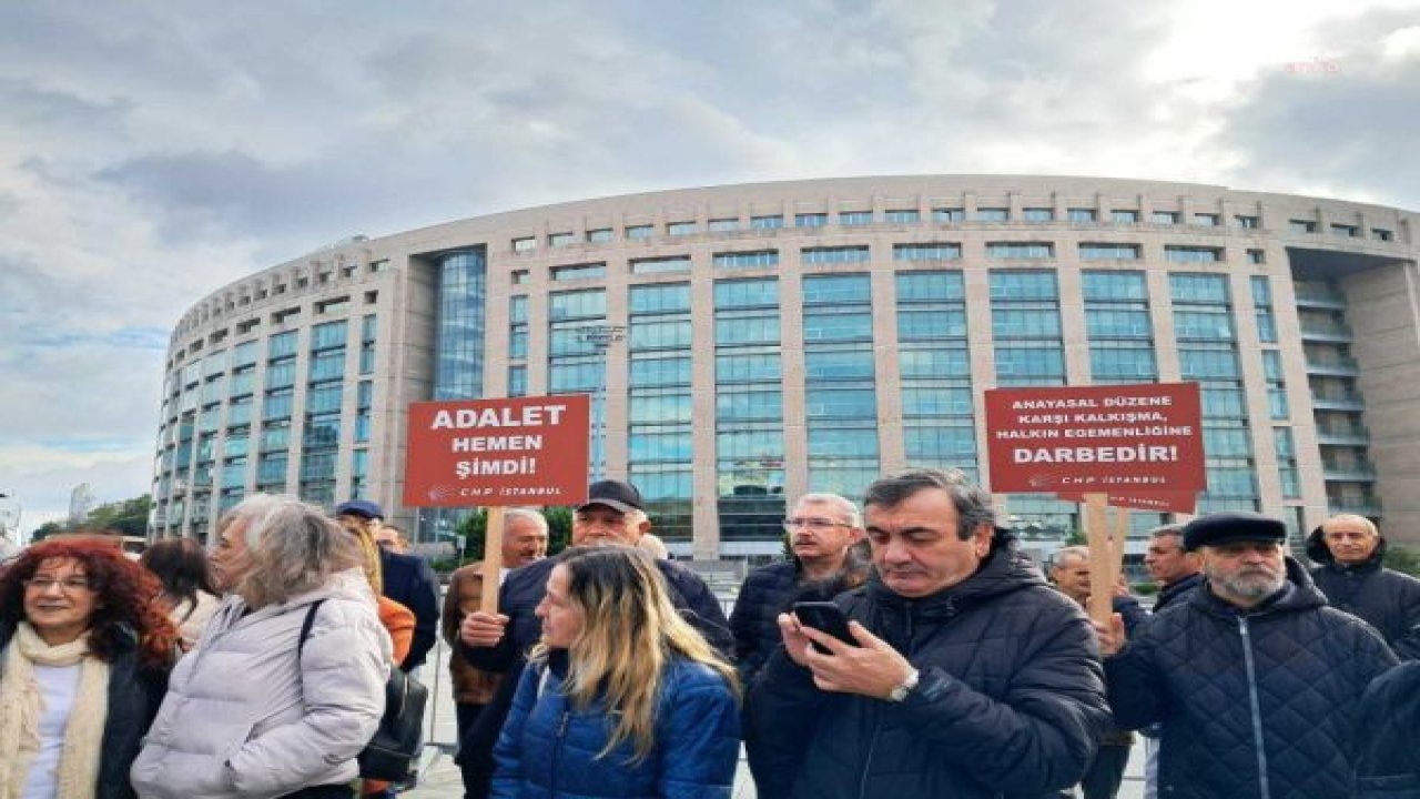 CHP İSTANBUL İLÇE ÖRGÜTLERİ, ÇAĞLAYAN ADLİYESİ'NDE "ADALET VE DEMOKRASİ NÖBETİ"NE DEVAM ETTİ