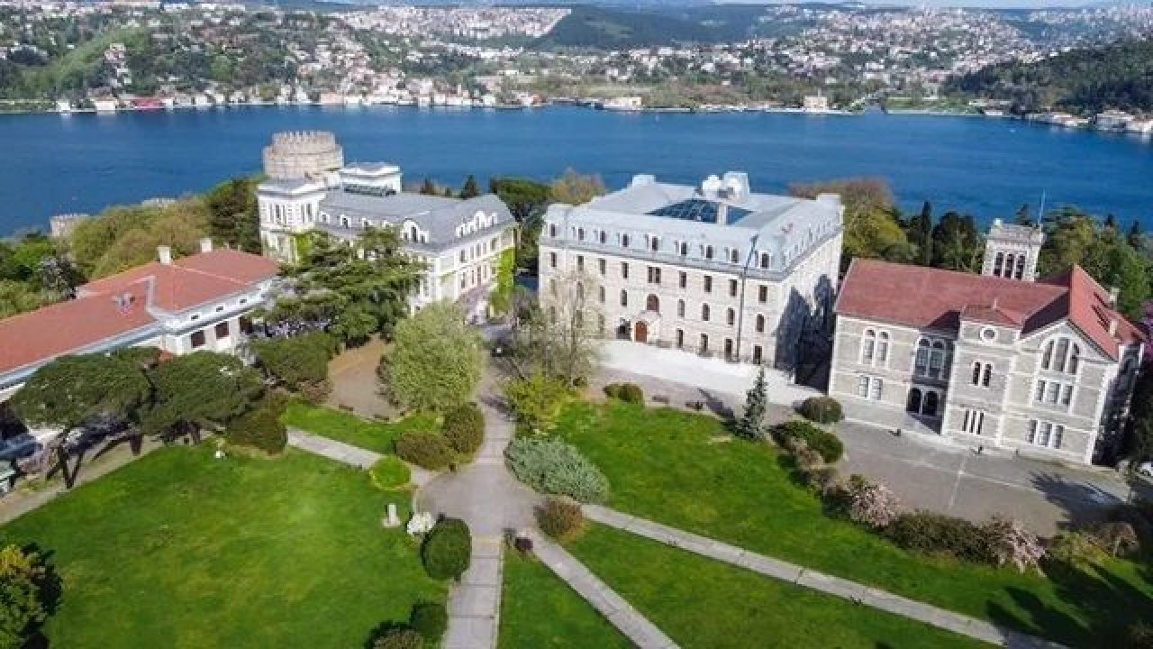 Boğaziçi Üniversitesi protestolara katılan eski öğrencilerinin mezun kartlarını iptal etti!