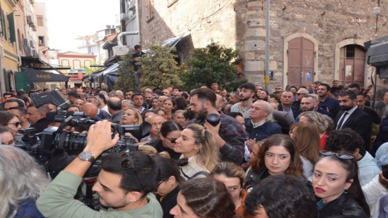 CHP İZMİR İLÇE ÖRGÜTLERİNDEN HAKKINDA SORUŞTURMA BAŞLATILAN İZMİR BÜYÜKŞEHİR BELEDİYE BAŞKANI TUNÇ SOYER’E DESTEK EYLEMİ: “TUNÇ SOYER KOLAY LOKMA DEĞİLDİR, BOĞAZINIZA OTURUR”