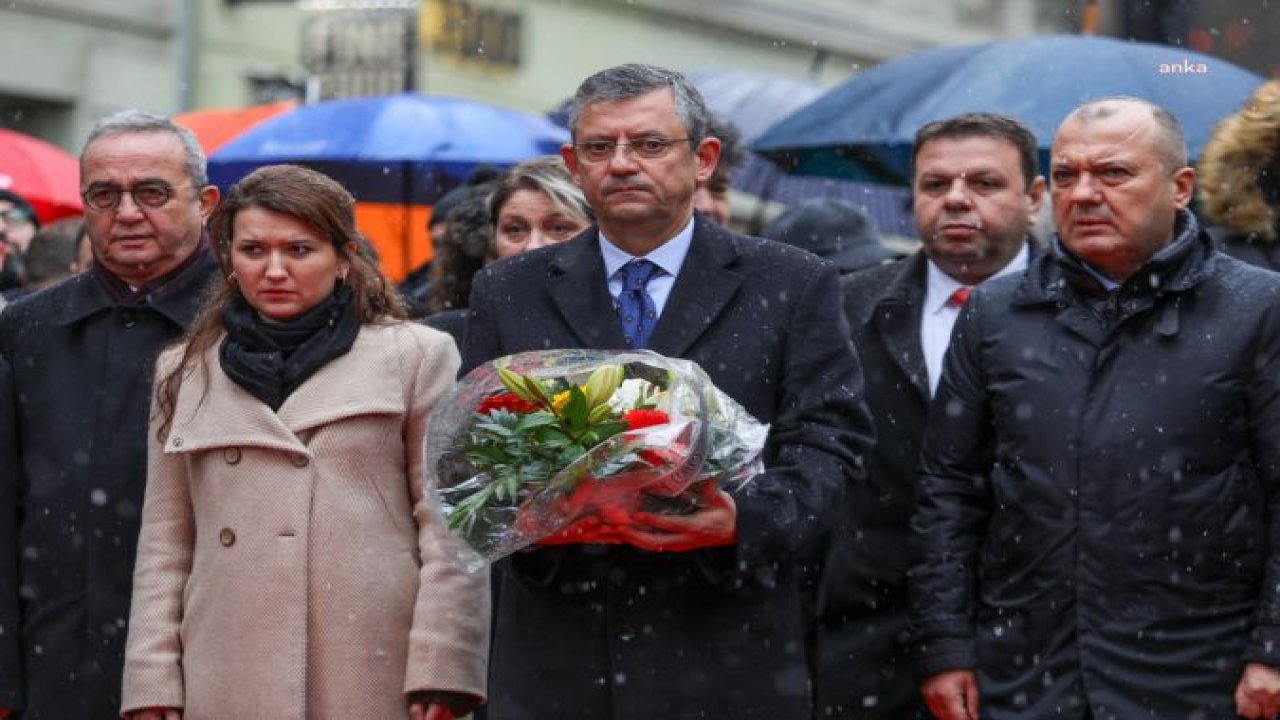 ÖZGÜR ÖZEL, SARAYBOSNA’DA SONSUZ ATEŞ ANITI’NA ÇELENK BIRAKTI: “BOSNA HERSEK İLE İYİ İLİŞKİLERİ SÜRDÜRME ÇABAM DEVAM EDECEK”