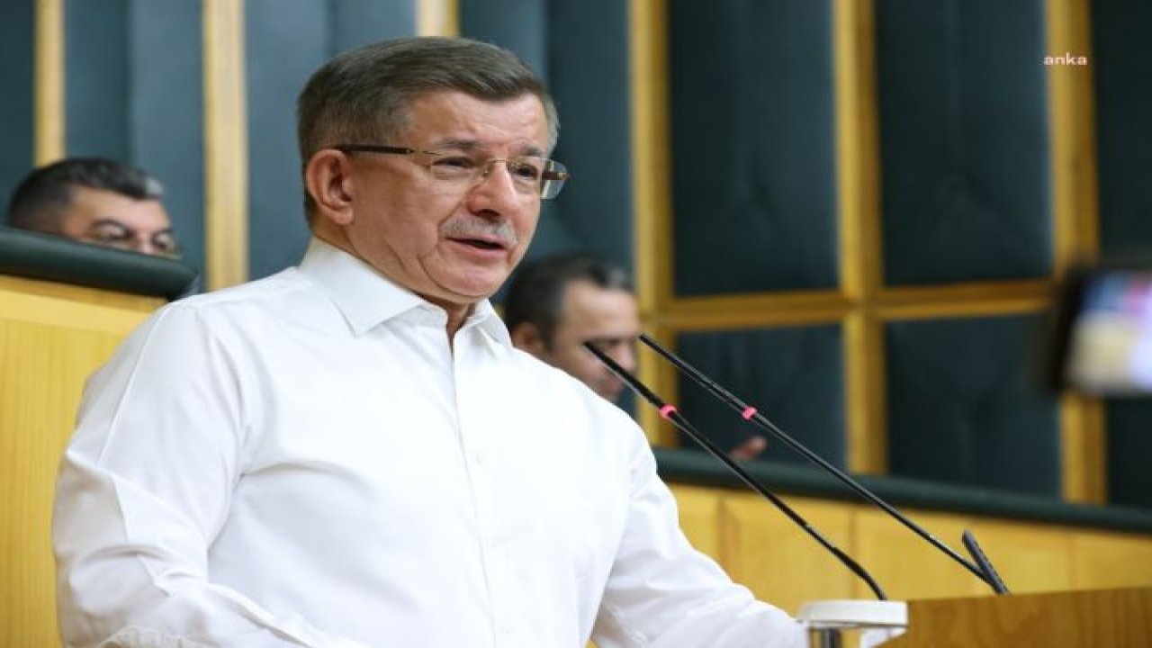 DAVUTOĞLU'NDAN "BEYAZ GÖMLEKLİ" PROTESTO: "PARALARI ALANLAR DA GÜZELLİK SALONLARINI AÇANLAR DA ‘DEVLETİMİZ, BAYRAĞIMIZ, EZANIMIZ..’ ARTIK ‘VATAN, BAYRAK, DEVLET, EZAN’ DİYENE MİLLET ŞÜPHEYLE YAKLAŞIYOR. B