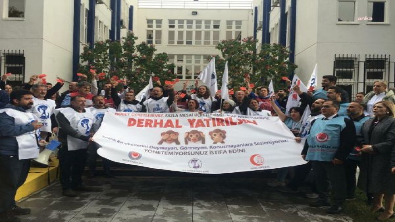 EGE ÜNİVERSİTESİ HASTANESİ ÇALIŞANI SAĞLIKÇILARDAN HASTANE YÖNETİMİNE KIRMIZI KARTLI PROTESTO: “HAK GASBINI ALIŞKANLIK HALİNE GETİRMENİZE İZİN VERMEYECEĞİZ"