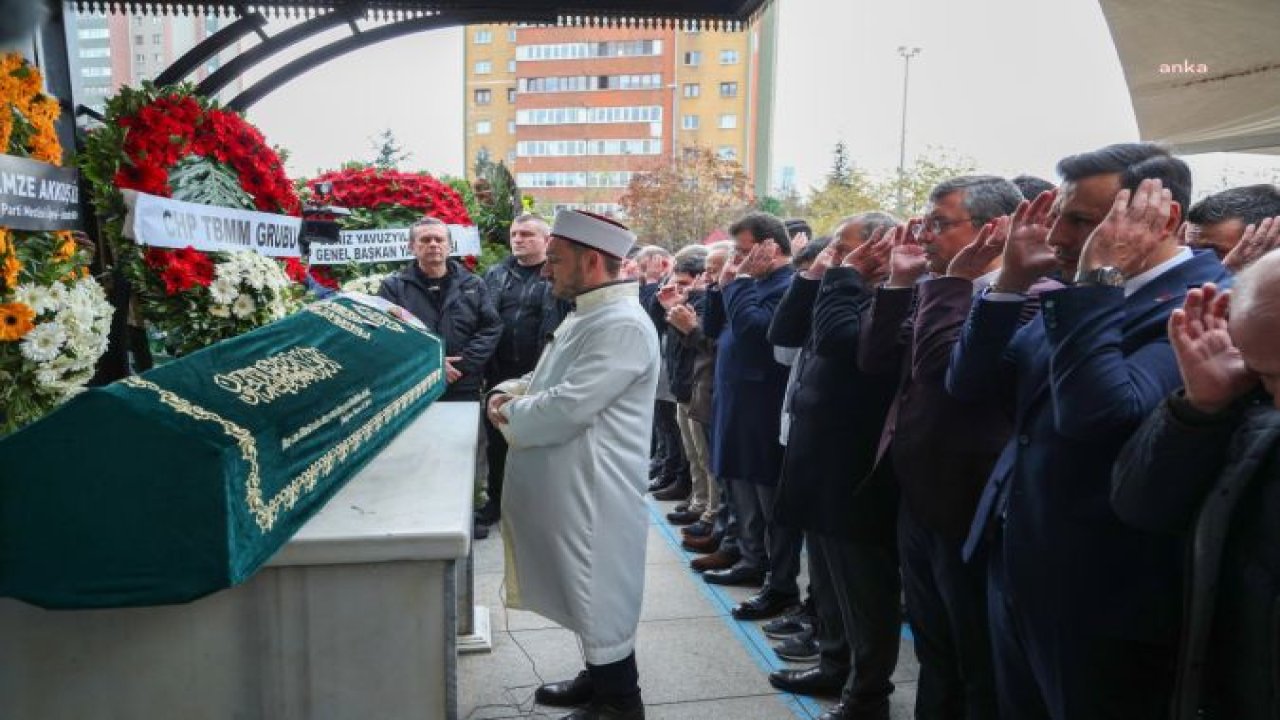 ÖZGÜR ÖZEL, SEYİT TORUN’UN KAYINVALİDESİNİN CENAZE TÖRENİNE KATILDI