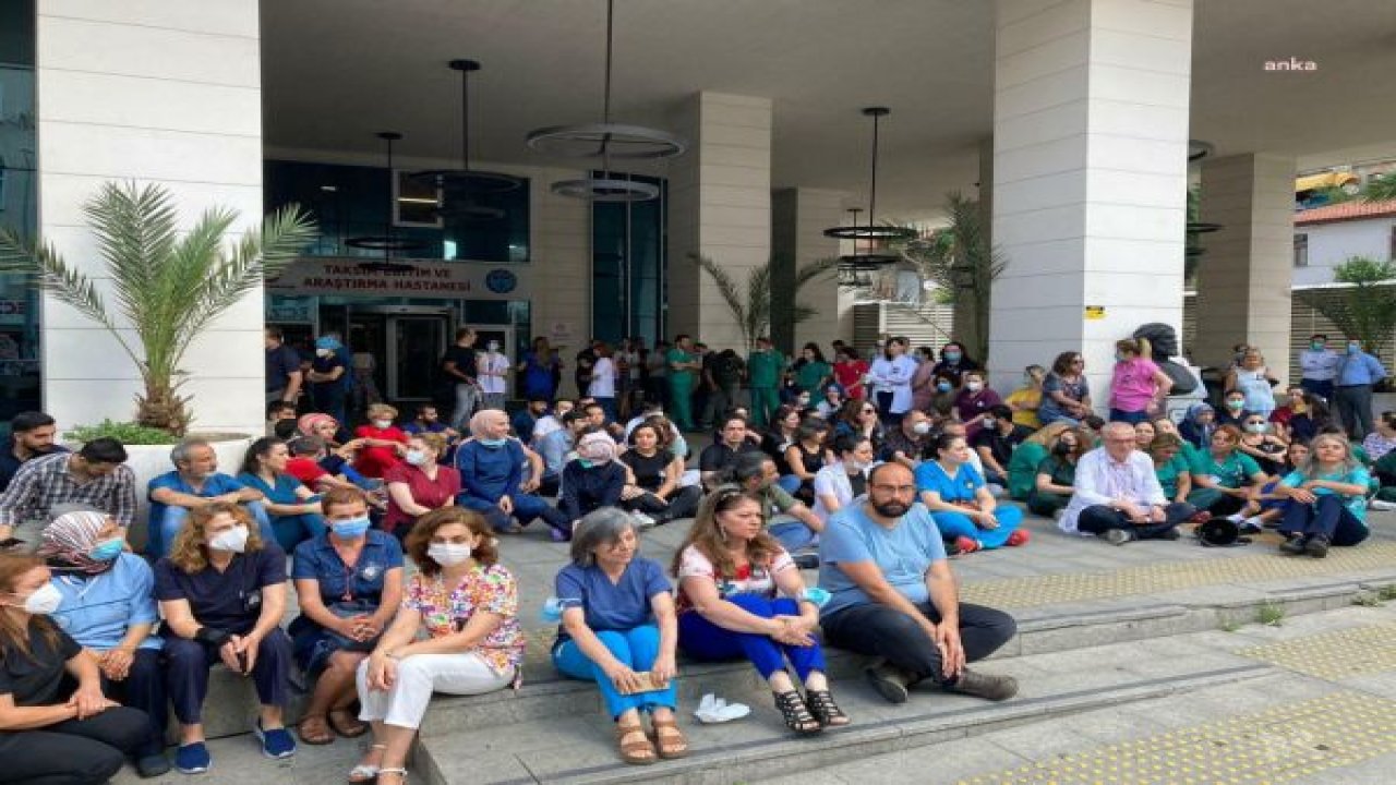 İSTANBUL'DA SAĞLIKÇILAR, KONYA'DA ÖLDÜRÜLEN DOKTOR EKREM KARAKAYA İÇİN HASTANE ÖNLERİNDE SAYGI DURUŞUNDA BULUNDU VE OTURMA EYLEMİ YAPTI