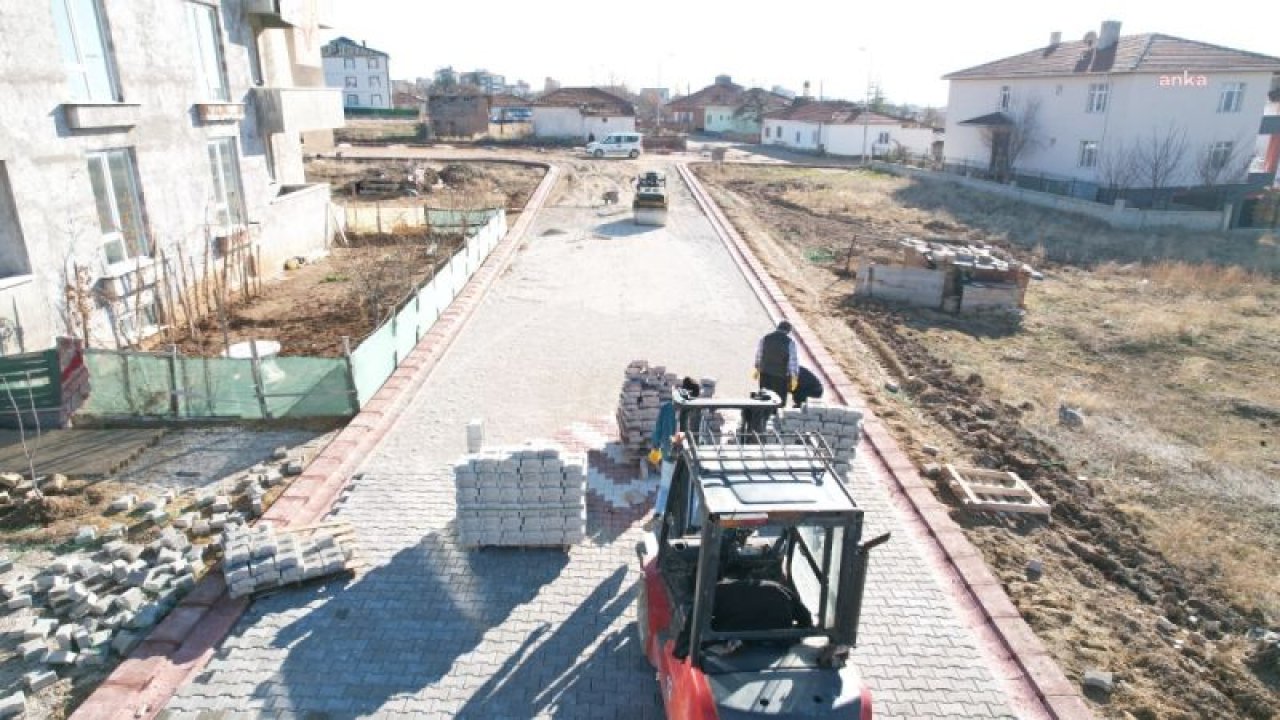 KIRŞEHİR BELEDİYESİ, BAHÇELİEVLER MAHALLESİ'NDE SERT ZEMİN ÇALIŞMASI YAPIYOR