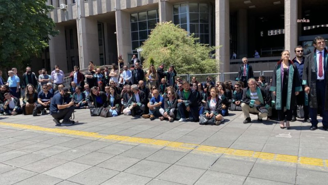 ANKARA BAROSU, İSTANBUL’DAKİ AVUKAT CİNAYETİNİ ADLİYE ÖNÜNDE PROTESTO ETTİ