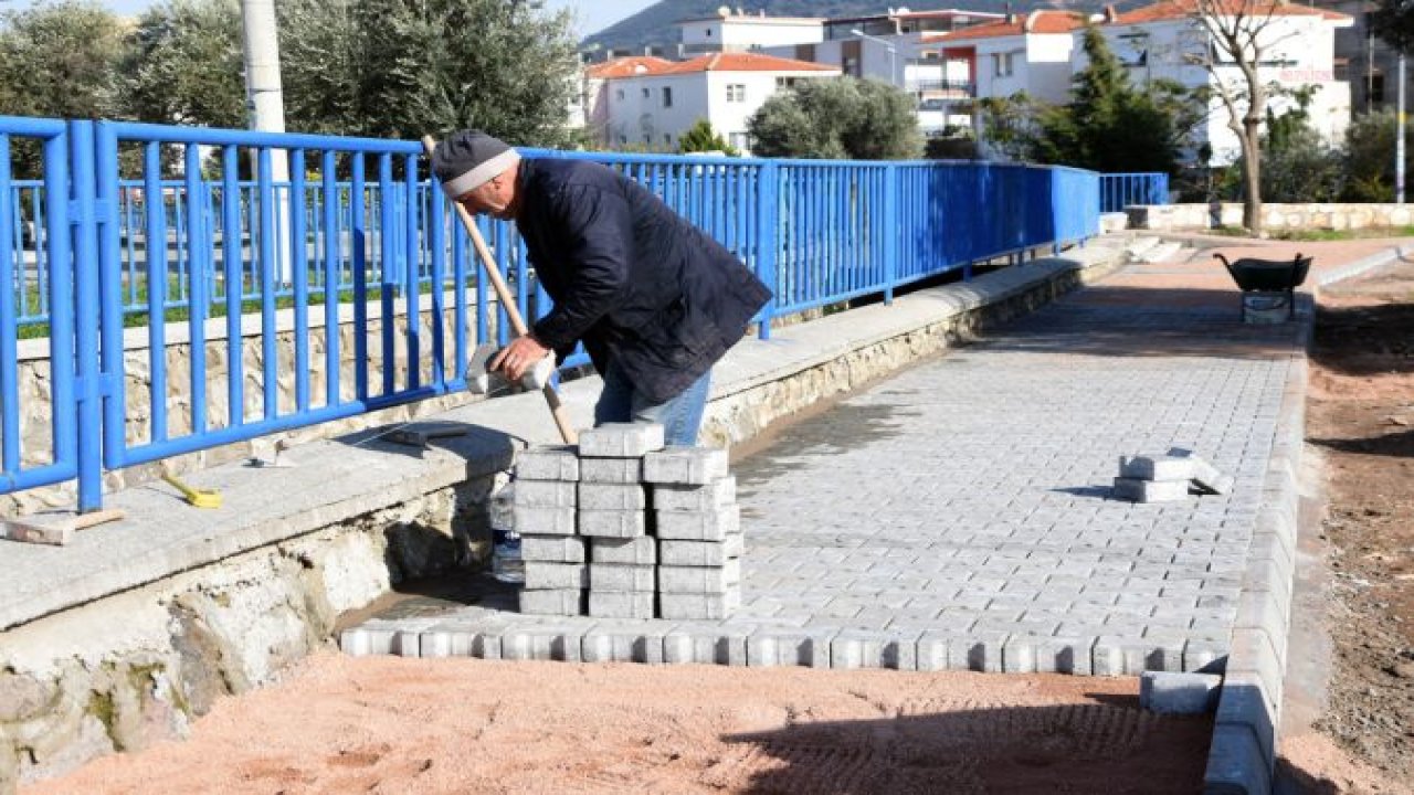 FOÇA’DA YENİ PARK ALANI ÇALIŞMALARI DEVAM EDİYOR