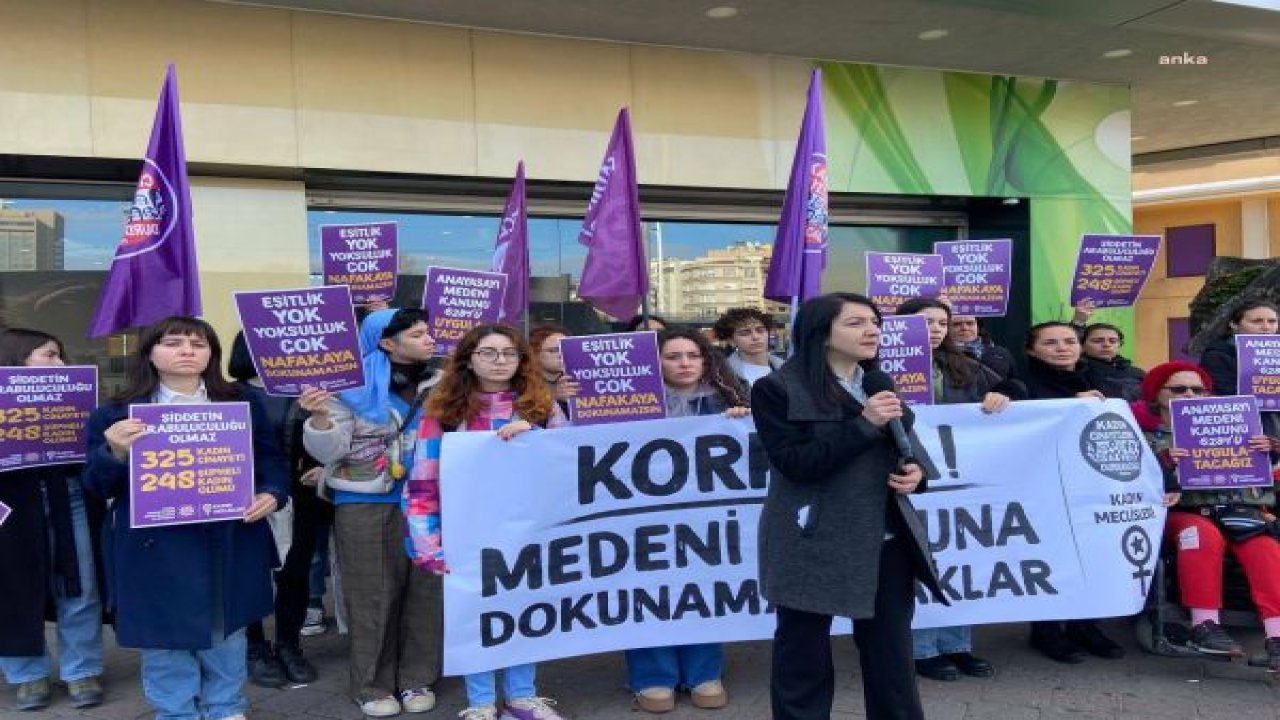 KADINLARDAN MEDENİ KANUN ÇALIŞTAYI’NA KARŞI EYLEM: “MEDENİ KANUN’A EL UZATMAK DEMEK, HİLAFET ÇAĞRILARININ YAPILABİLDİĞİ BUGÜNLERDE LAİKLİĞE SAVAŞ AÇMAK DEMEKTİR”