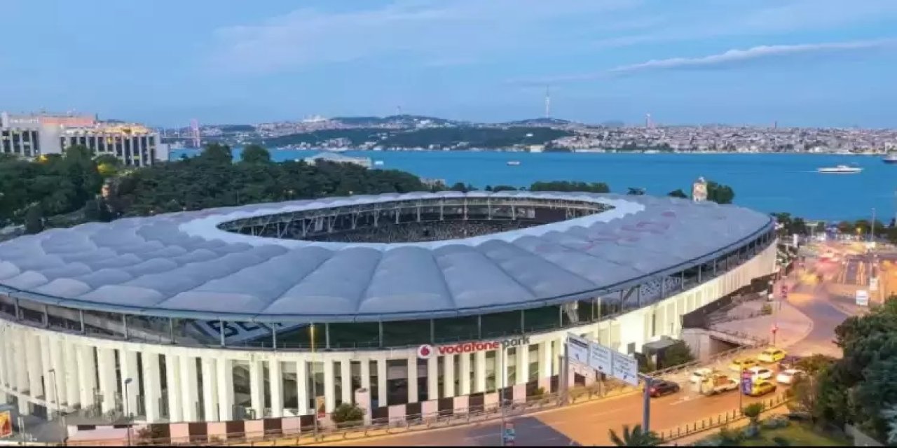 Beşiktaş Tüpraş Stadyumu’ndaki Yangın Panik Yarattı