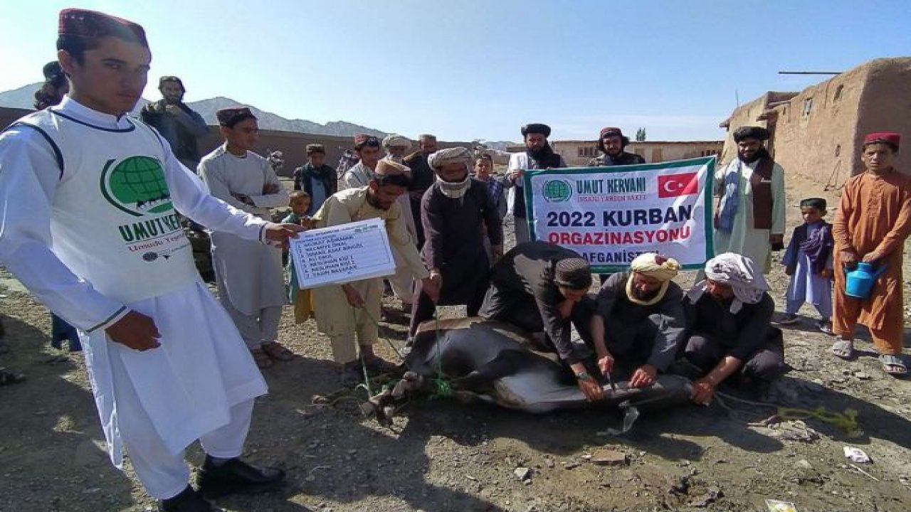 Hayır kuruluşları Afganistan'da 45 bin aileye kurban eti dağıttı