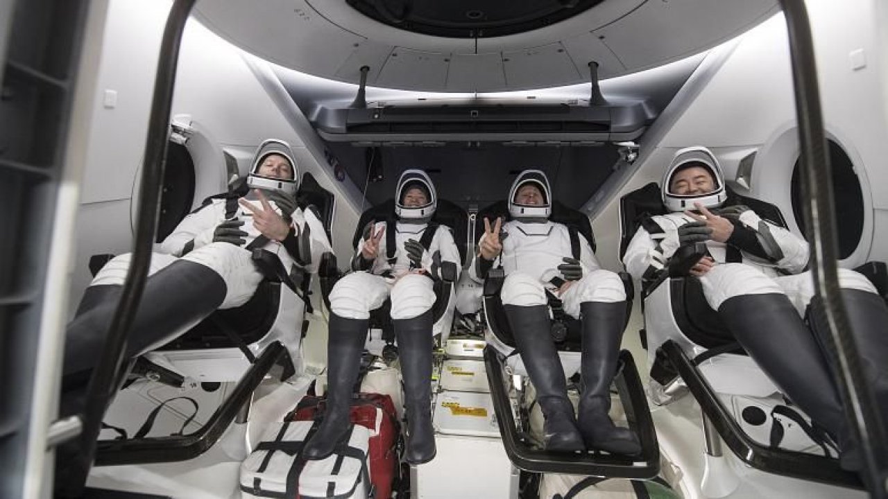 200 gündür uzayda olan astronotlar Dünya'ya döndü