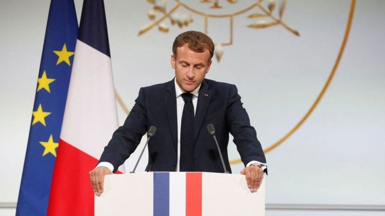 Macron sessiz sedasız Fransa bayrağını değiştirdi