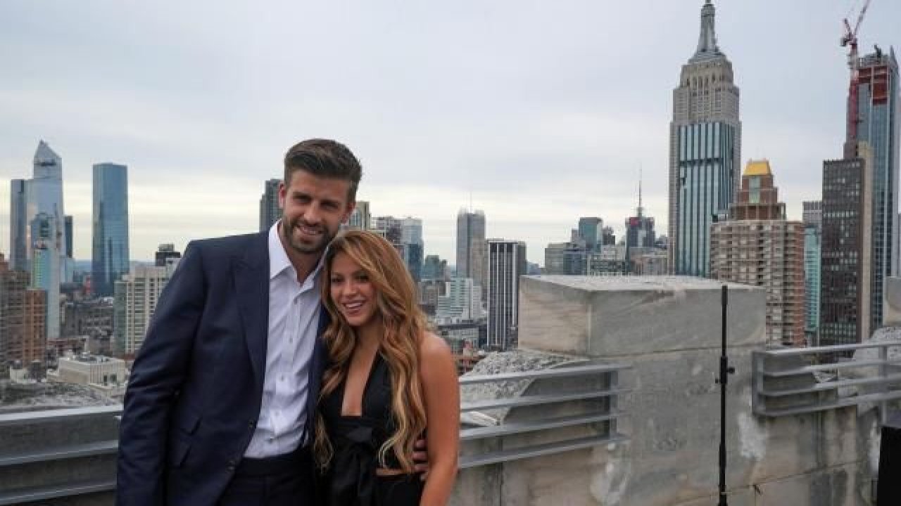 Barcelonalı taraftarlar Pique'ye rezil etti! Shakira'nın şarkısını son ses açıp dinlettiler