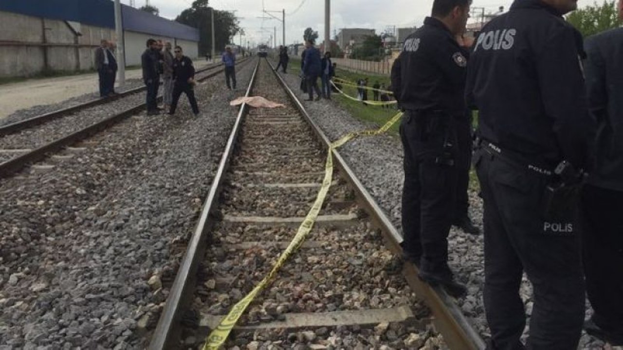 İzmir'de bir kişi tren raylarına atlayarak intihar etti
