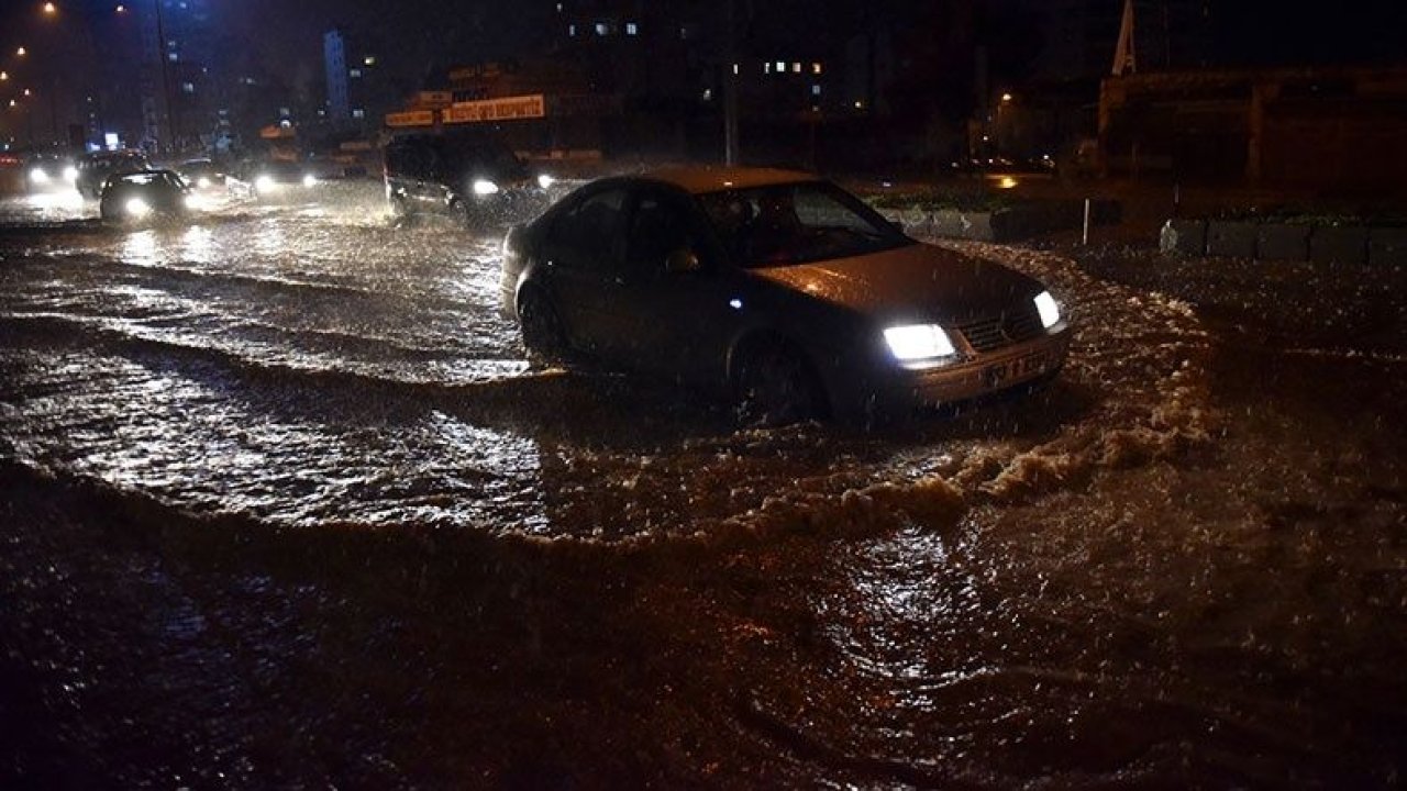 Mersin ve Adana da okullara yağmur tatili