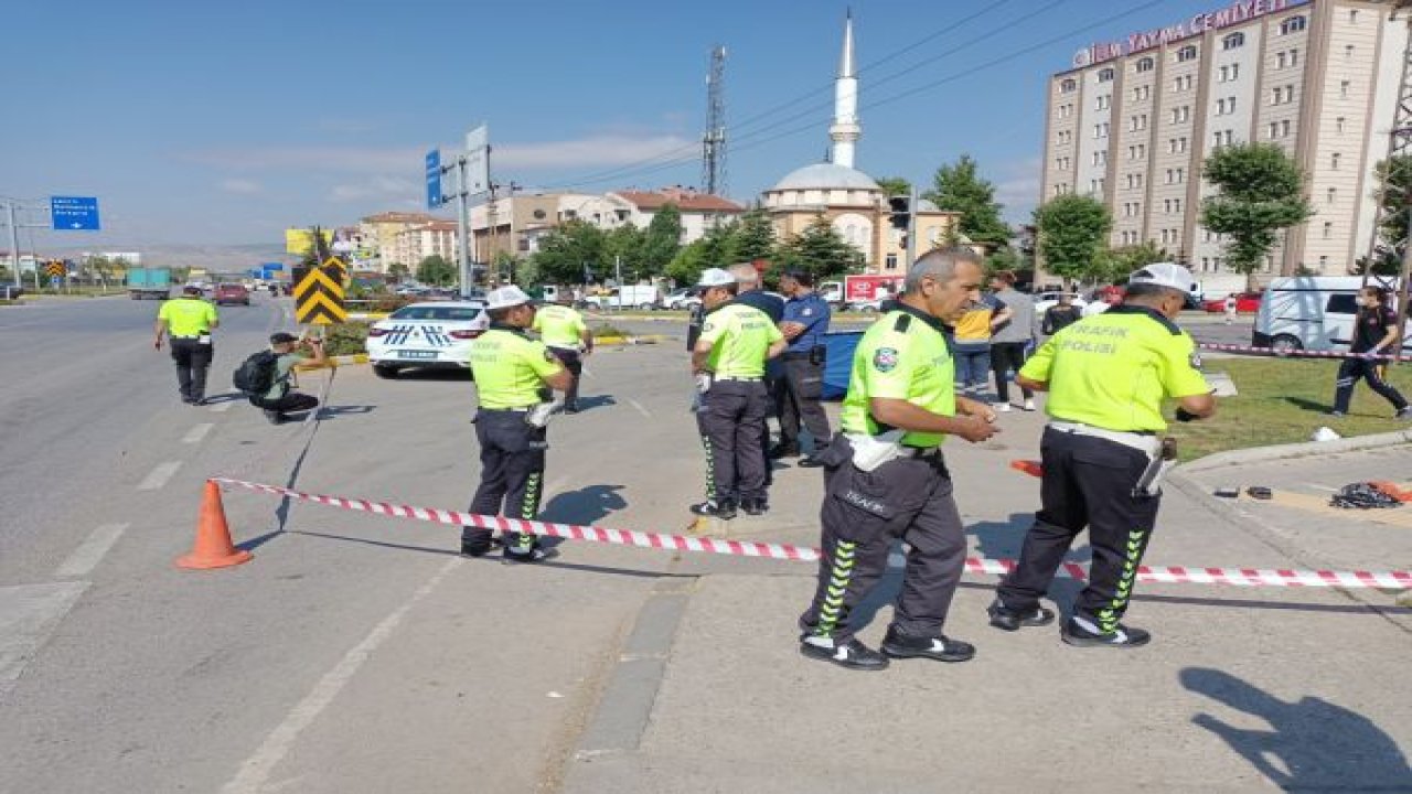 ÇORUM'DA KORKUNÇ KAZA. FRENİ PATLAYAN VİNÇ KALDIRIMA ÇIKTI, BURADA YÜRÜYEN İKİ KİŞİYİ ÖLDÜRDÜ