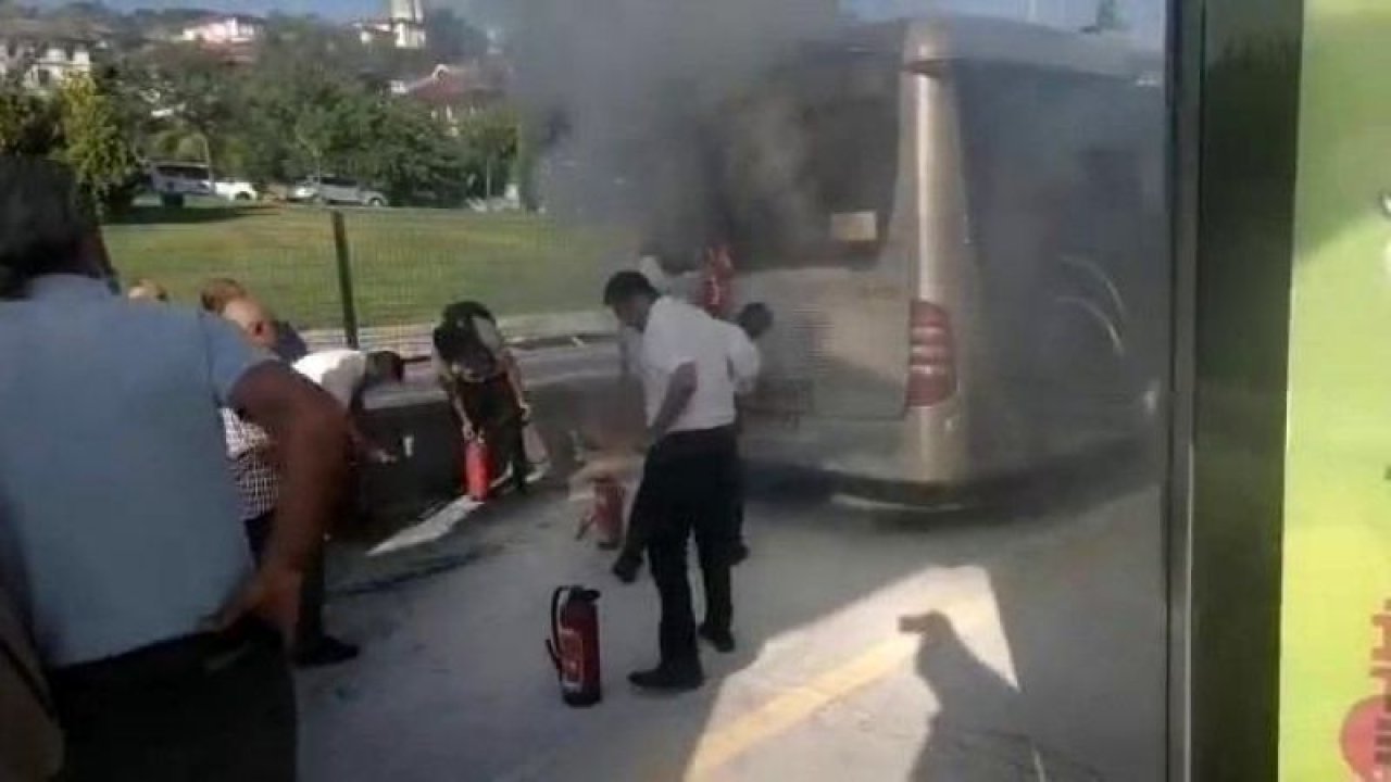 Acıbadem'e giden metrobüs cayır cayır yandı! Yolcular son anda yanmaktan kurtuldu