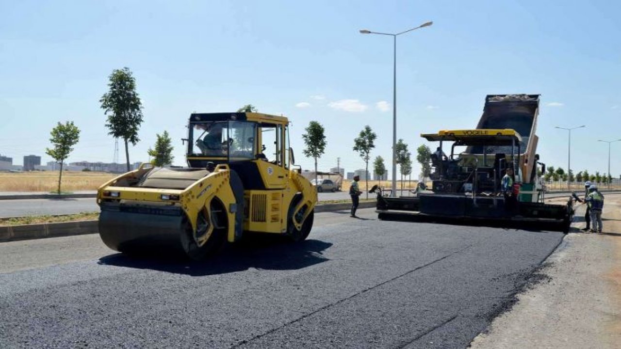 Diyarbakır'da yol yapım ve yenileme çalışmalarını sürdürüyor