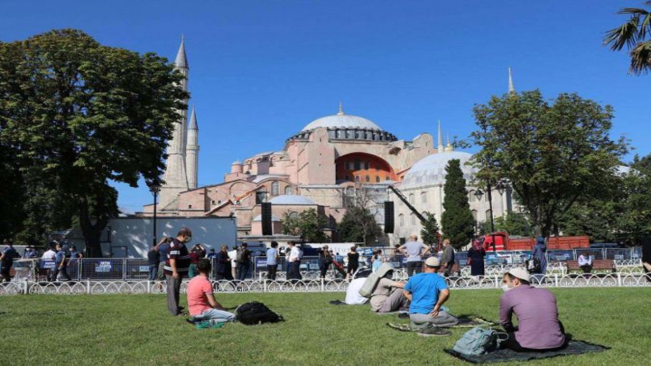 Ayasofya Camii iki yıl önce bugün ibadete açıldı