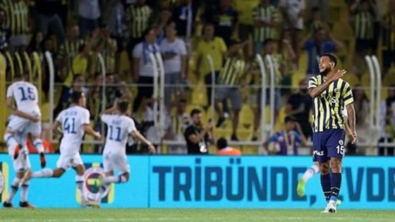 UEFA'dan Fenerbahçe'ye soruşturma! Taraftarlar Putin tezahüratı yaptı! Yanan Fenerbahçe oldu