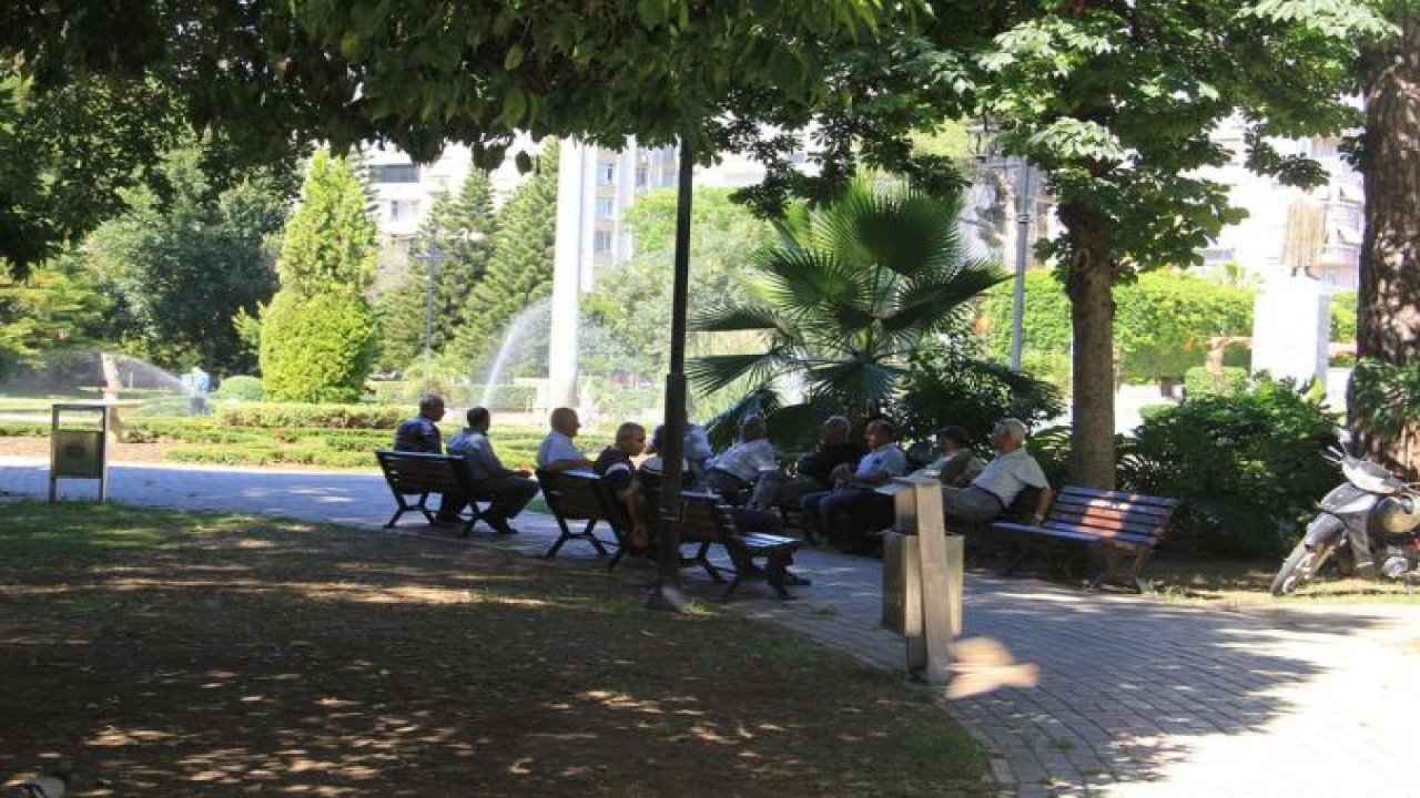 Adana'da sıcak hava halka zor anlar yaşatıyor