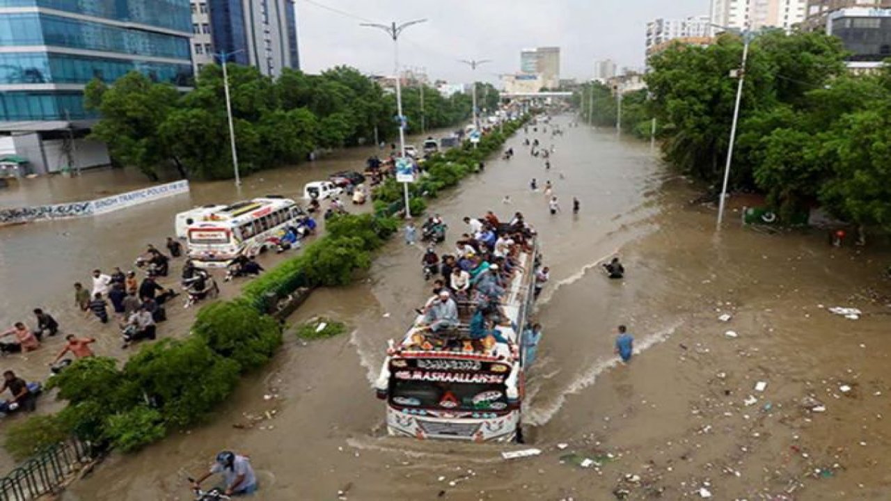 Pakistan'da sel nedeniyle 19 kişi hayatını kaybetti