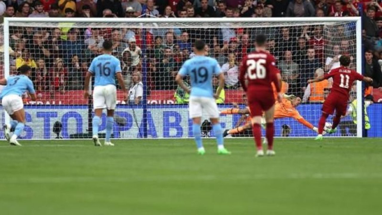 Liverpool, Manchester City'yi devirdi! 3-1 skorla kupayı kaldırmaya hak kazandı