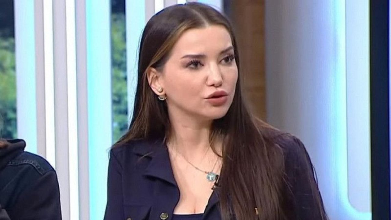 Hayranı psikolog Esra Ezmeci'yi ters köşe yaptı! " E sen niye boşandın o zaman"