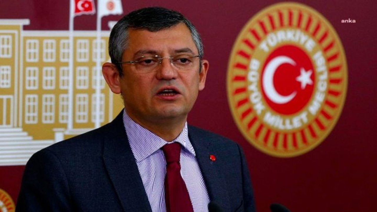 CHP’Lİ ÖZEL’DEN, AKP’Lİ TURAN’A 'MÜKERRER OY' TEPKİSİ: “CHP MİLLETVEKİLLERİNİN TEVESSÜL ETMEYECEĞİ BİR FİİL ÜZERİNDEN UCUZ YALAN PEŞİNDESİNİZ